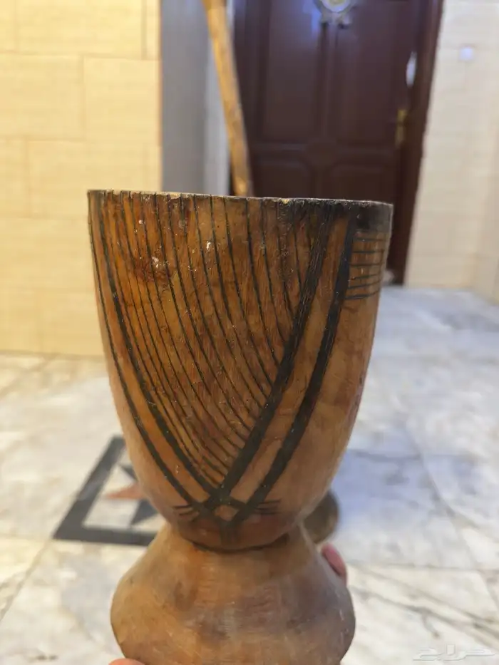 نجور خشب قديمة تراث وصحن صيني قديم 1
