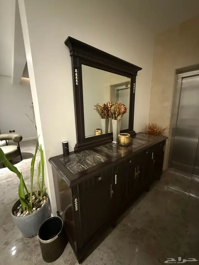 للبيع طاولة طعام مع بوفيه 10 كراسي 6