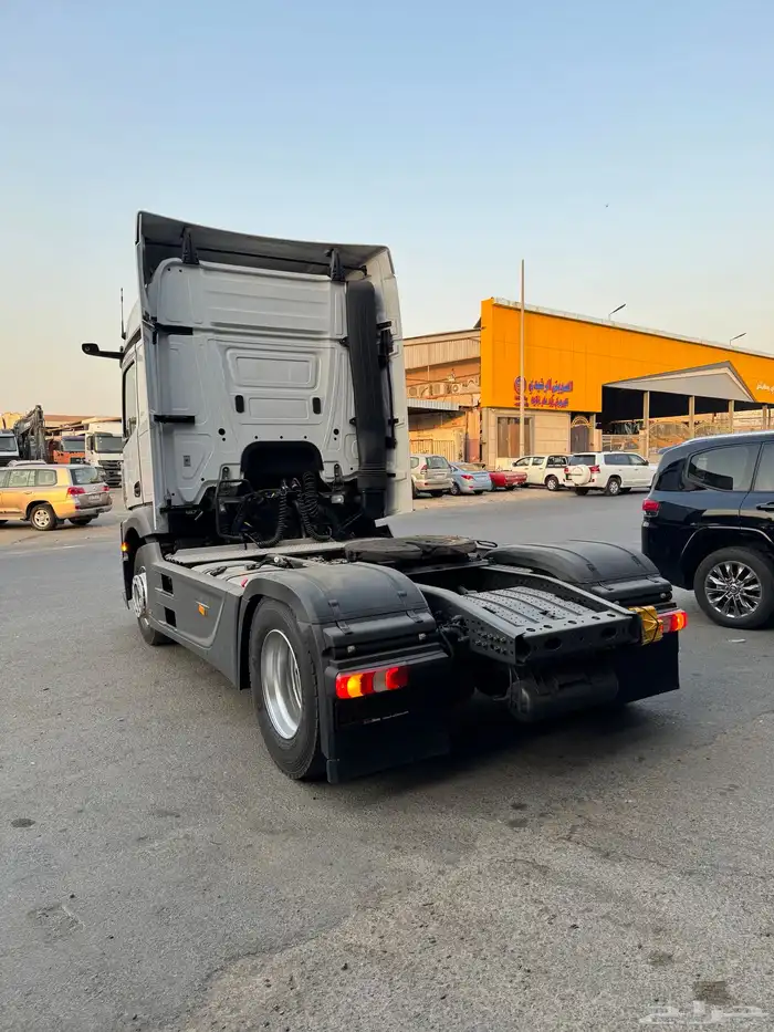 للبيع شاحنة مرسيدس 1842 موديل 2021 الماني 3