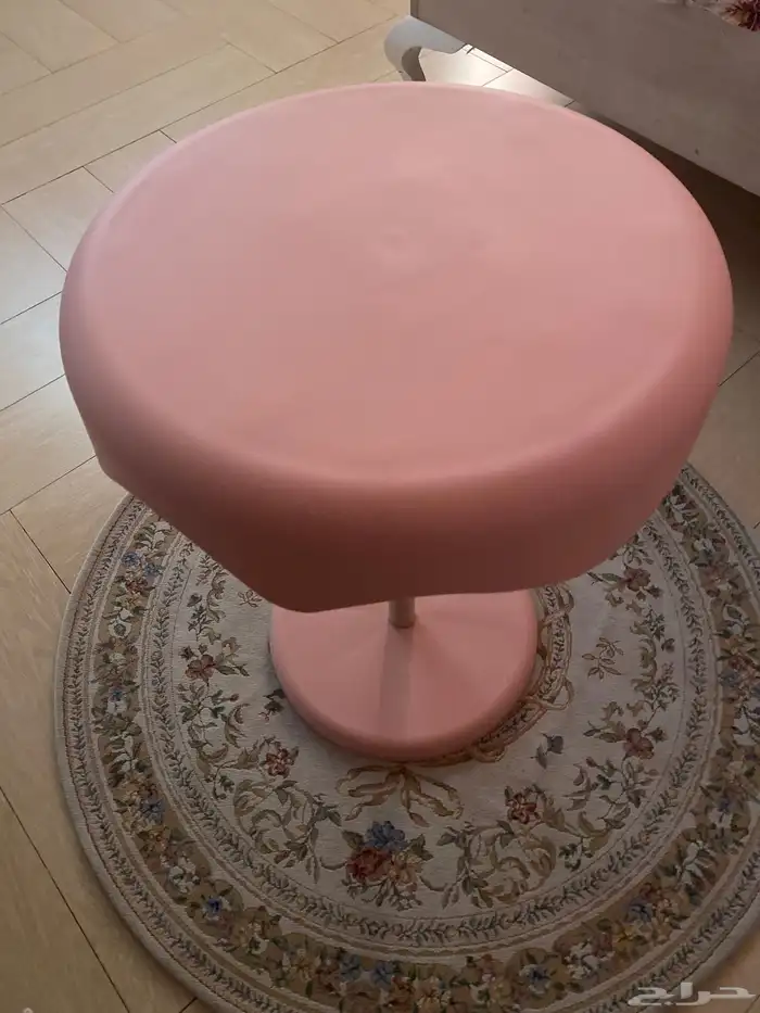 طاولة وردية جميلة ولطيفة وجديدة 1