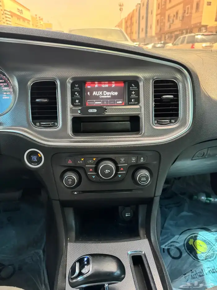 دودج تشارجر 2012  تم وضع الحد 50