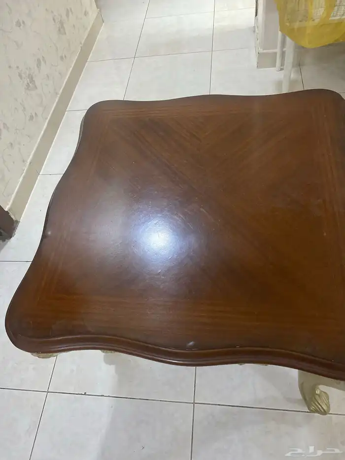 للبيع طاولتين وحده كبيره الثانيه وسط في حاله ممتازه 2