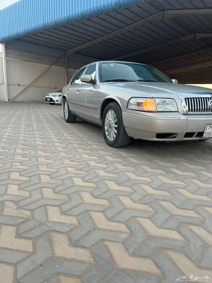 للبيع فورد جراند ماركيز 2010 0