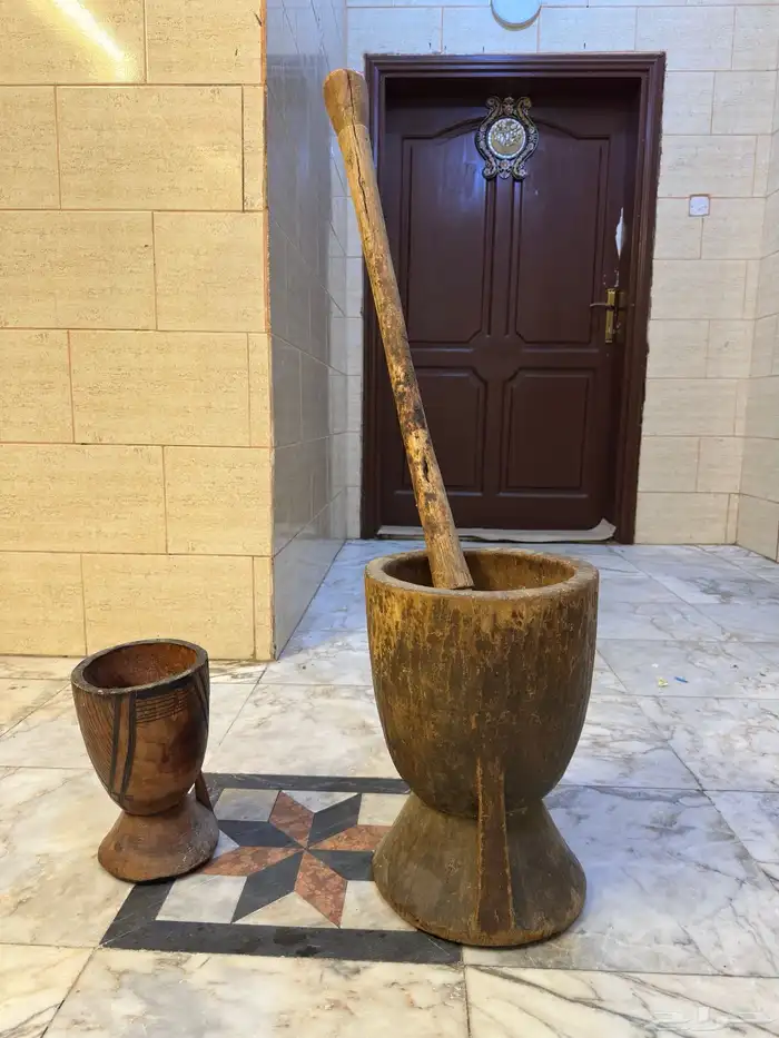 نجور خشب قديمة تراث وصحن صيني قديم 2