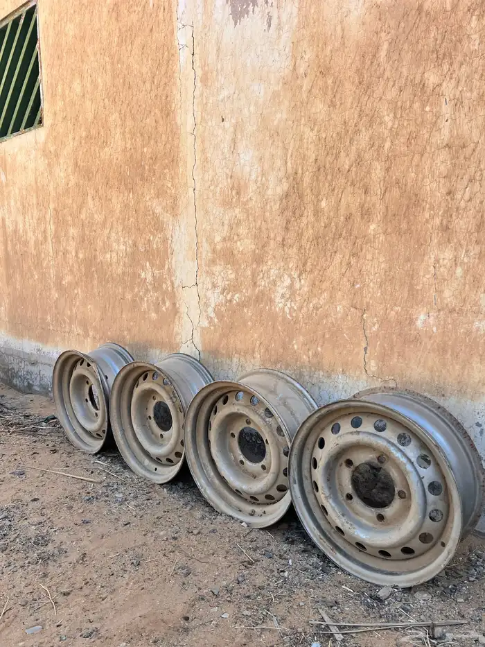 جنوط هلل مبرزات 5 مسامير يوجد جنط فيه عفط 1