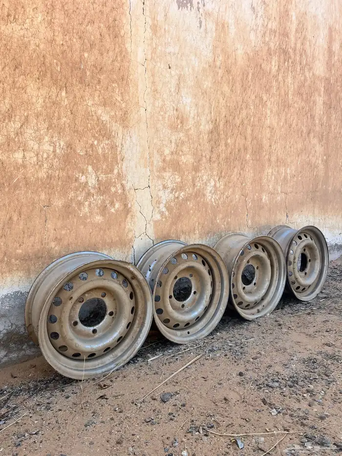 جنوط هلل مبرزات 5 مسامير يوجد جنط فيه عفط 0