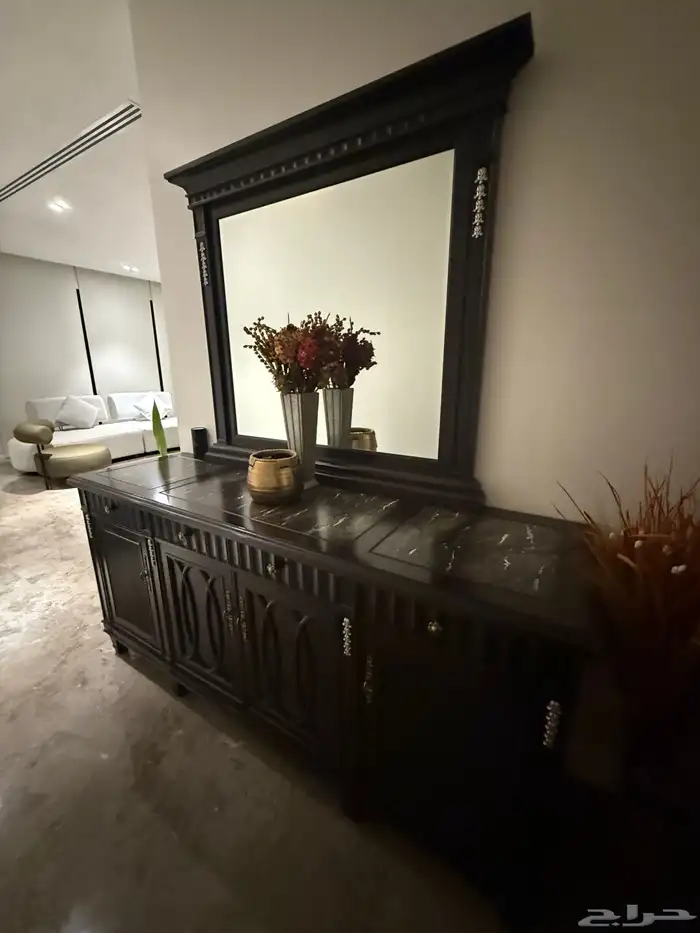 للبيع طاولة طعام مع بوفيه 10 كراسي 4