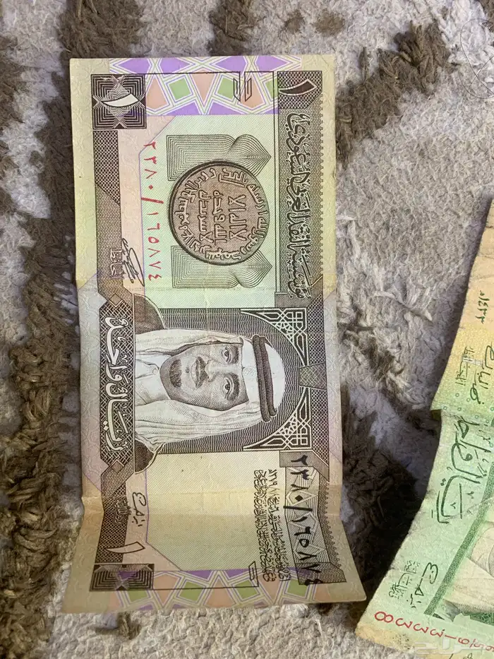 بيع ريالات ومعها خمسة الفلوس نادره ولا تحصل ابدن 0