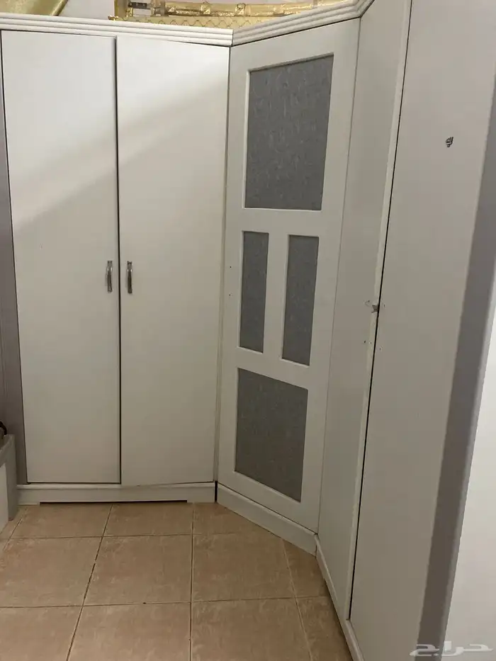 دولاب وكراسي 1