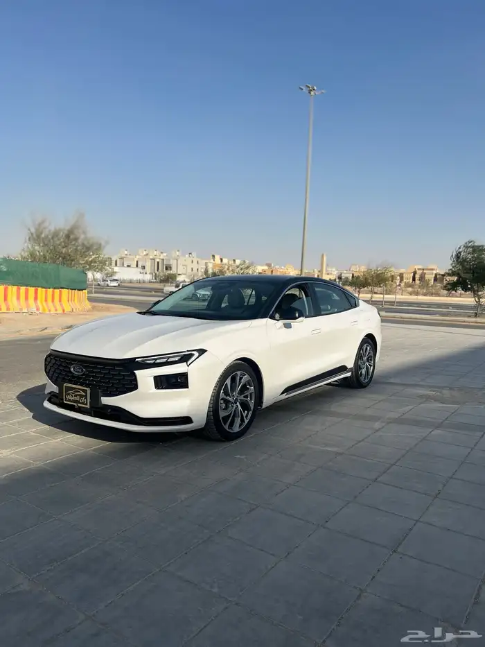 فورد تورس موديل 2023 تيتانيوم فل كامل 1