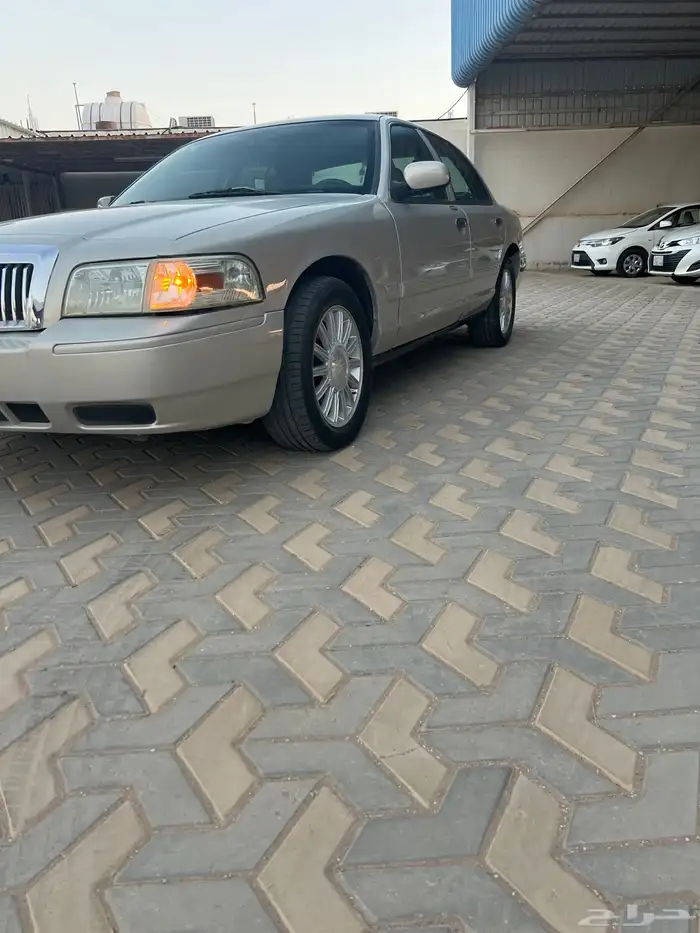 للبيع فورد جراند ماركيز 2010 2