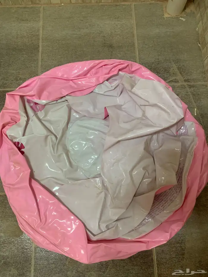 خيمه نفخ كبيره مع كرسي نفخ وطاوله نفخ استعمال قليل جدا 2