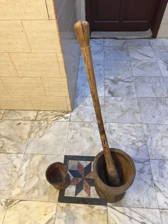 نجور خشب قديمة تراث وصحن صيني قديم 0