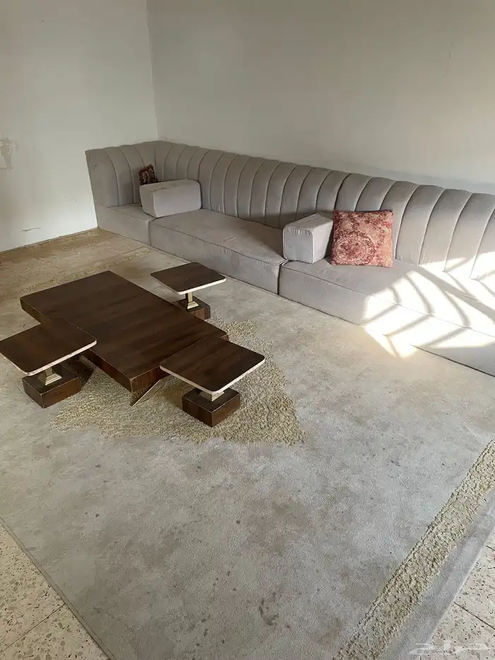 مجلس مع طاوله خدمه وفرشه 0