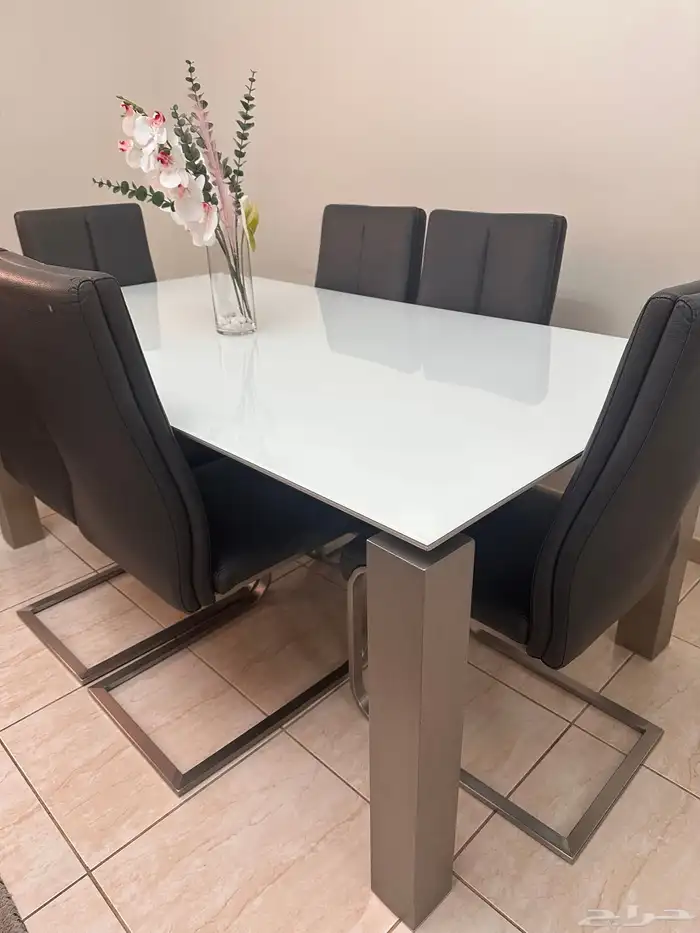 بيع طاولة شبة جديده 1