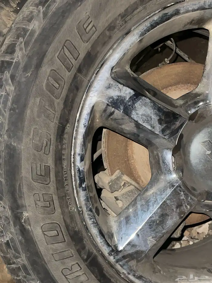 عدد 5 جنوط20 و 4 كفرات نظيفة تاهو 2009 3