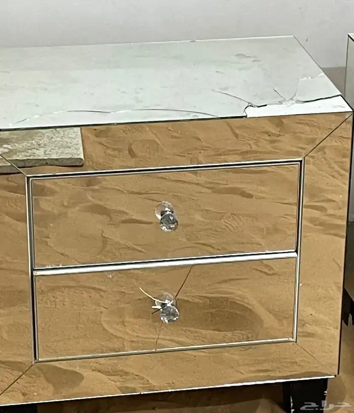 كنب. ودولاب. وسرير. وطاوله 2