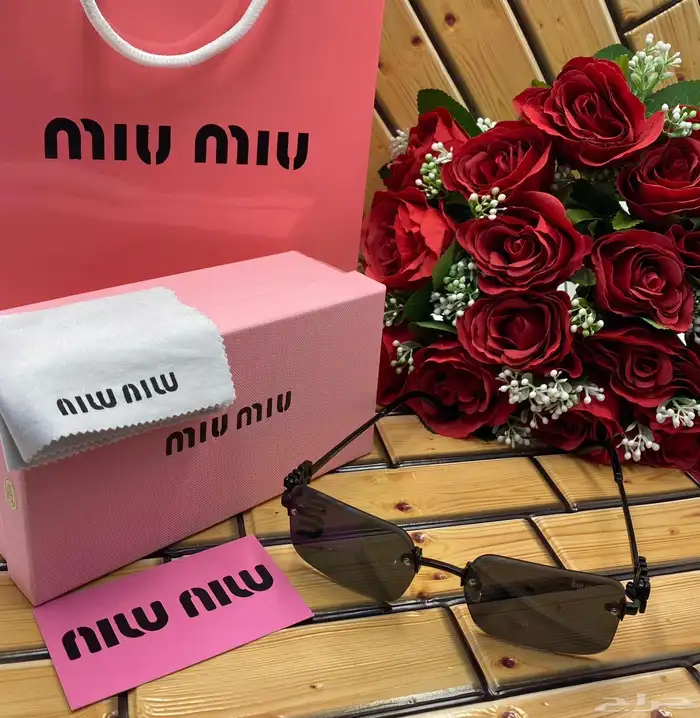 نظارات من ماركة miu miu نسائي اهدي من تعز عليه 7