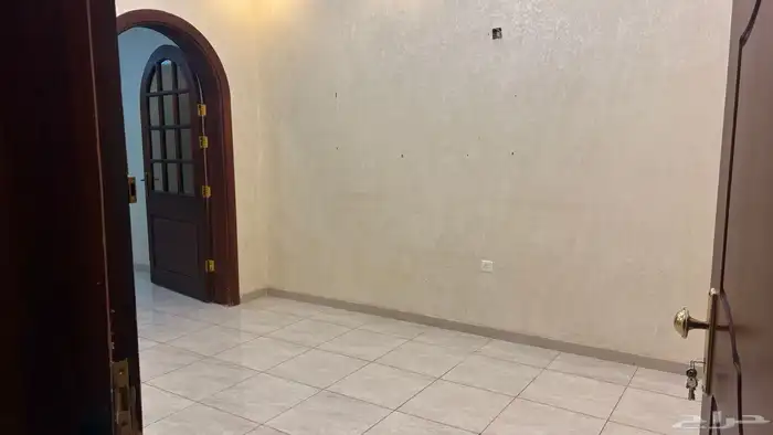 شقتين كبيرة ومميزه ويوجدغرفة حارس الشقق 4 غرف خلف قصر امنية 8