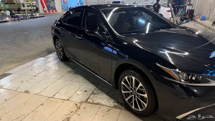 لكزس 2023 ممشى قليل مخزنه للبيع او البدل 1