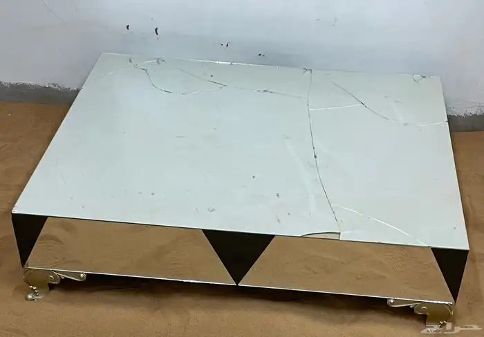 كنب. ودولاب. وسرير. وطاوله 3