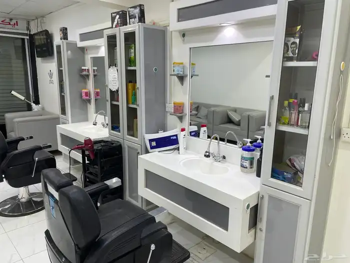 ديكور وكراسي وأغراض حلاق للبيع 3