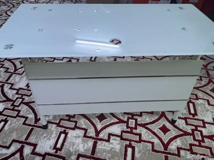 طاولة كمبيوتر 1