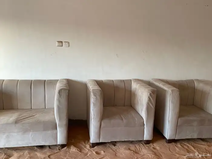 كنب. ودولاب. وسرير. وطاوله 4