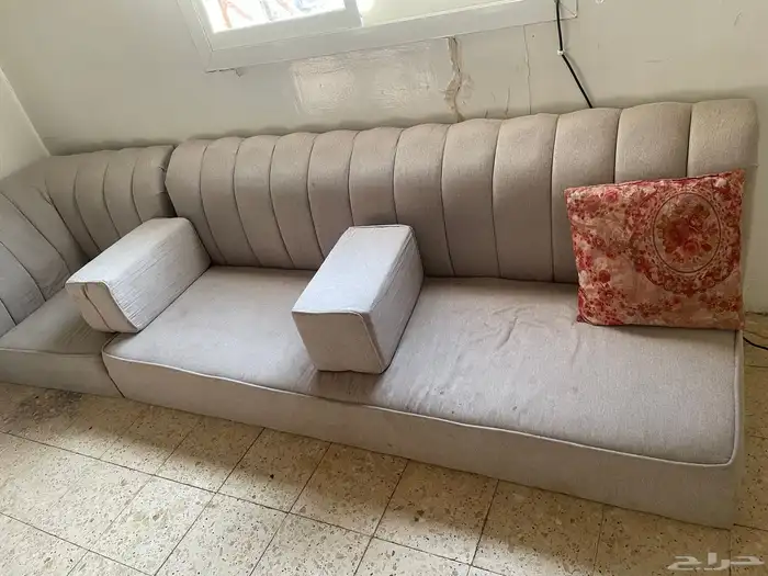 مجلس مع طاوله خدمه وفرشه 1