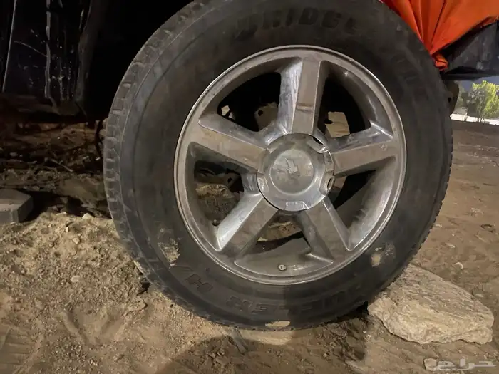 عدد 5 جنوط20 و 4 كفرات نظيفة تاهو 2009 7