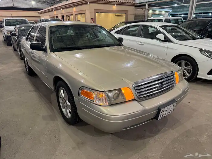 للبيع فورد كراون فكتوريا موديل 2008 3