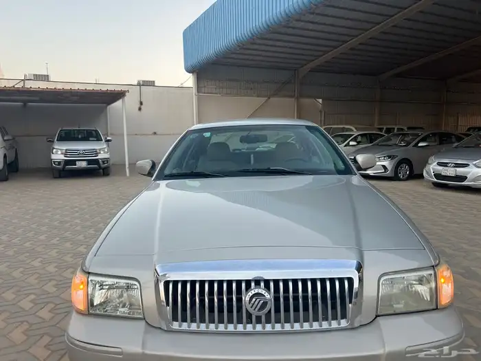 للبيع فورد جراند ماركيز 2010 1