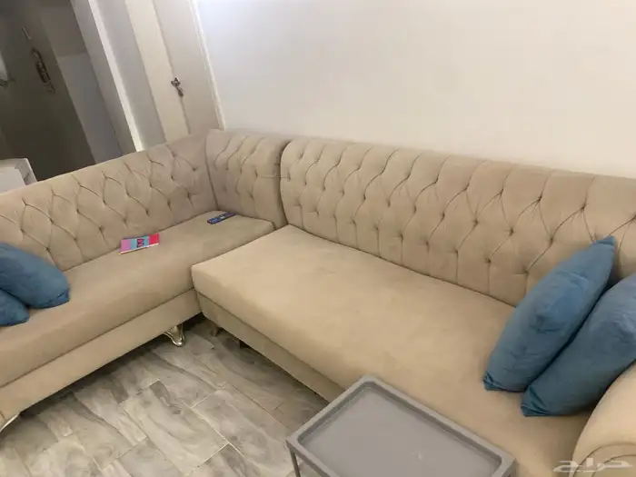 صالون ضيوف كامل عمره خمسه سنوات نظيف جدا 4