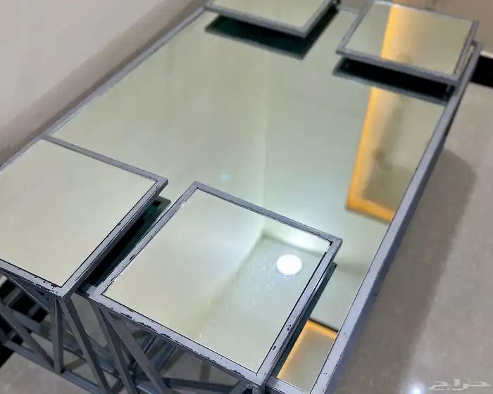 طاوله مع 4 خدمات 0