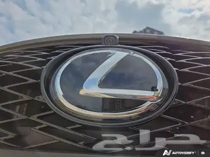 2025 Lexus IS 500   F SPORT PERFORMANCE 8
