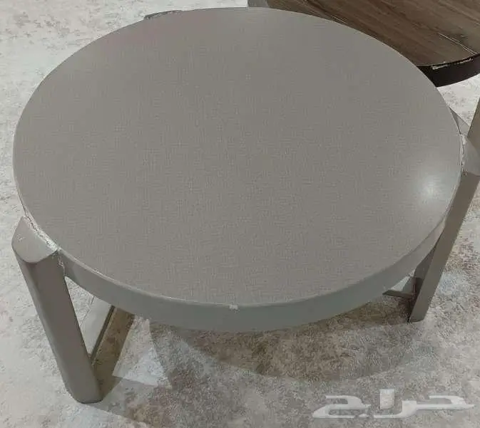 طاولة خدمه وكذالك دولاب طوله ثلاثه متر تقريبا تحت التلفزيون 3