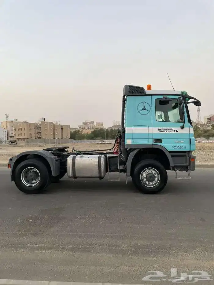 راس مرسيدس اكتروس 4X4 موديل 2008 طراز 2048 12