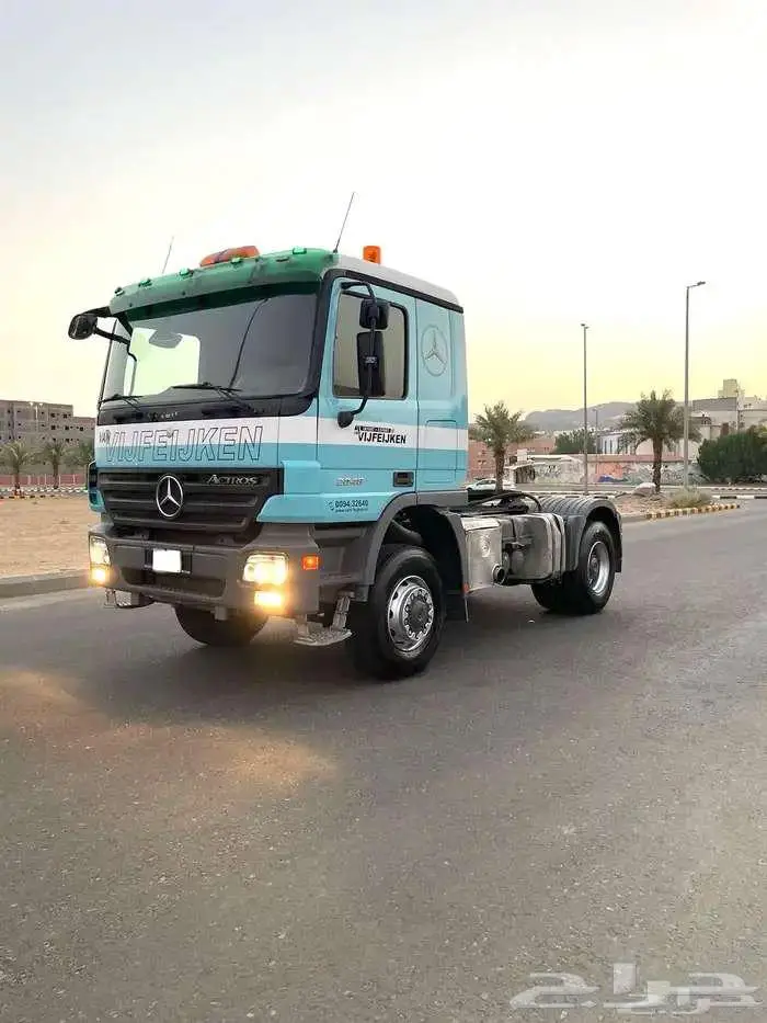 راس مرسيدس اكتروس 4X4 موديل 2008 طراز 2048 3