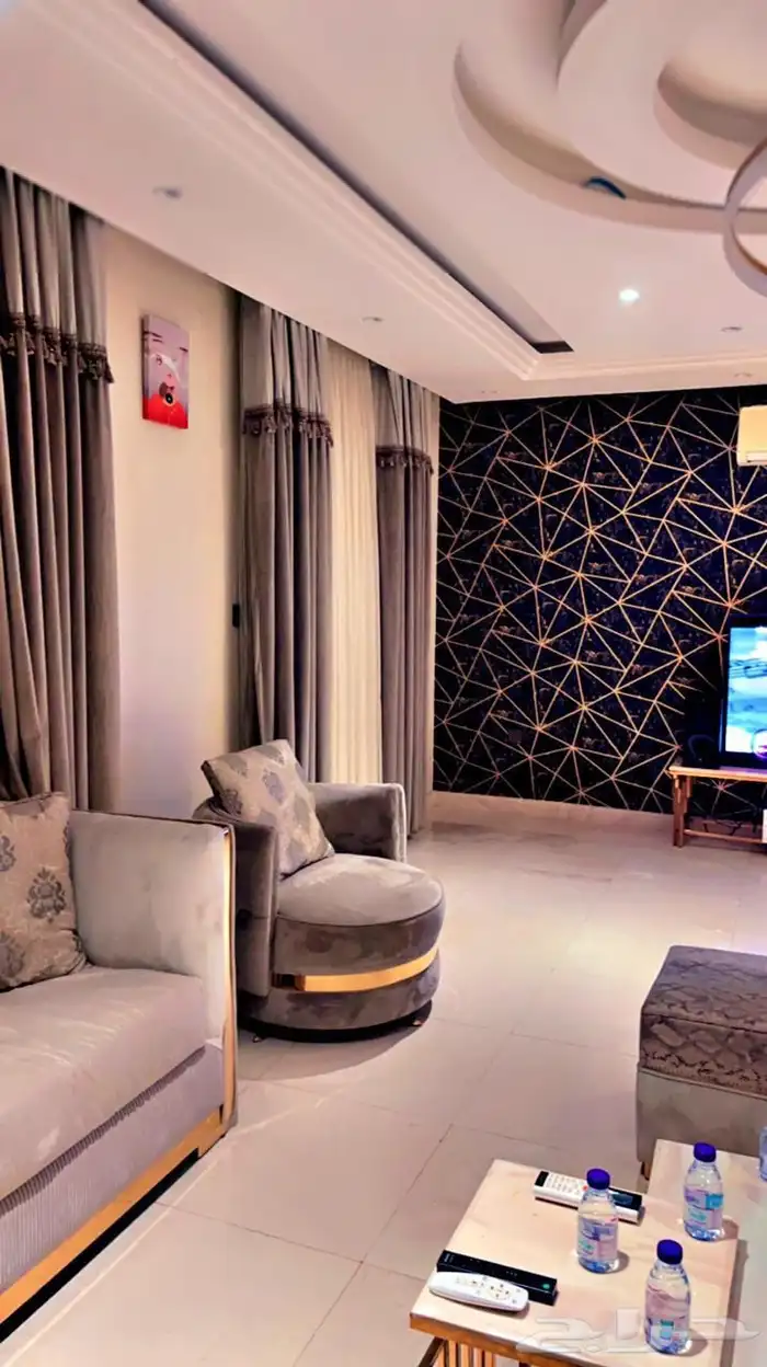 للايجار شقة مؤثثة فاخرة حي السلامة 3