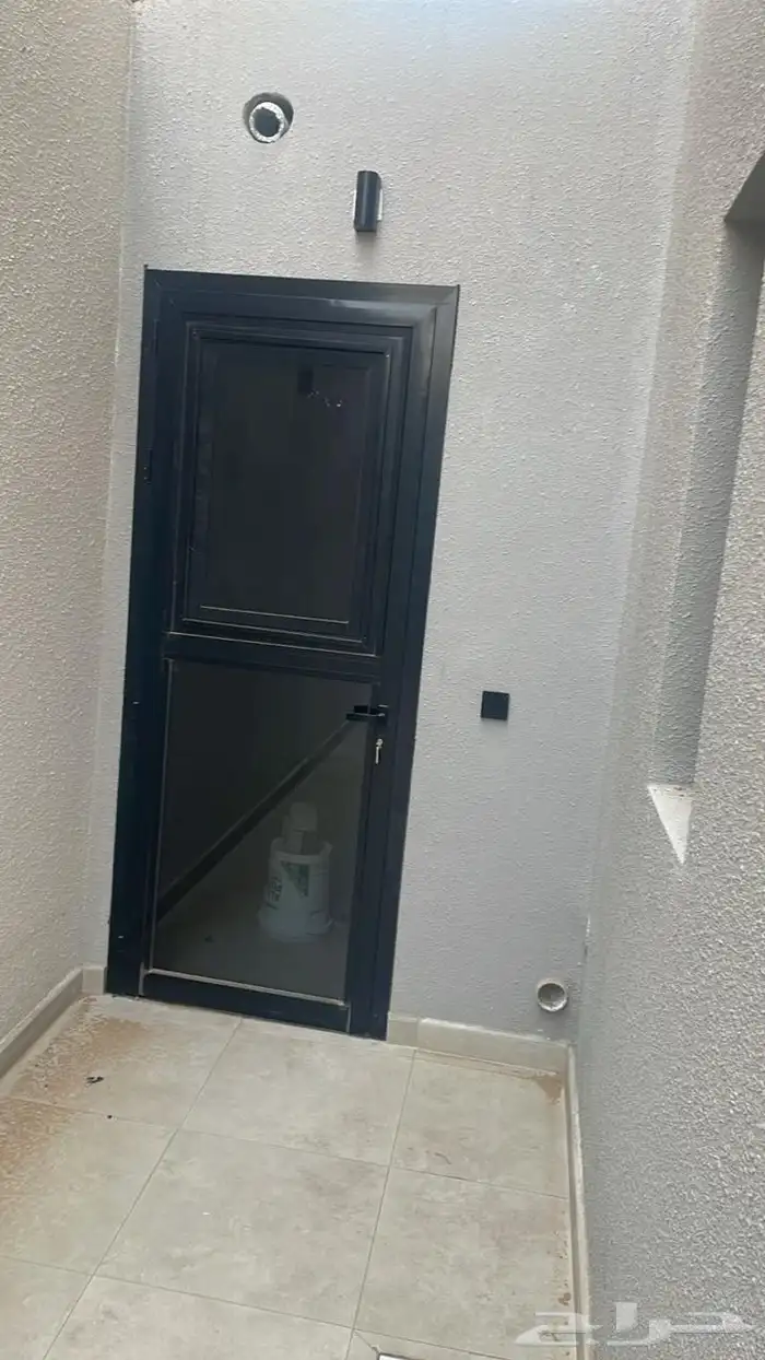 للإيجار فلة بالعارض 8