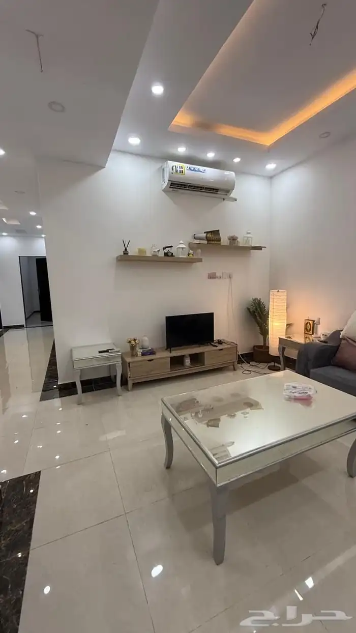 شقة دور ثاني للإجار الجدر الشرقي 9