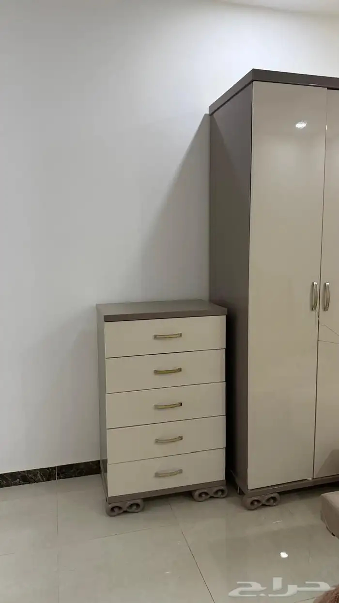 شقة دور ثاني للإجار الجدر الشرقي 4