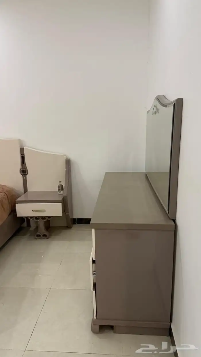 شقة دور ثاني للإجار الجدر الشرقي 2