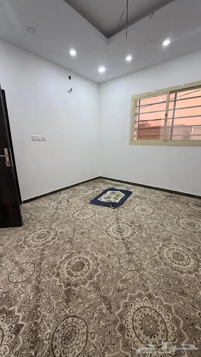 شقة دور ثاني للإجار الجدر الشرقي 10