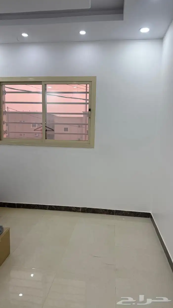 شقة دور ثاني للإجار الجدر الشرقي 0