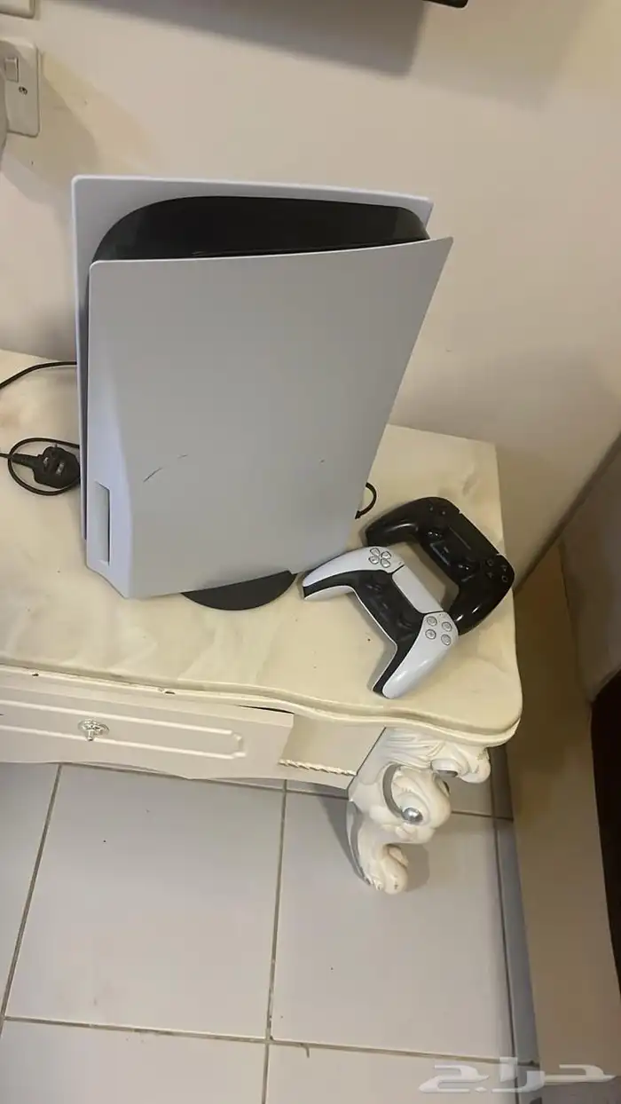 بلايتيشن ps 5 جديد معه 2 جهاز تحكم ماتعدى شهرين على سوم 0