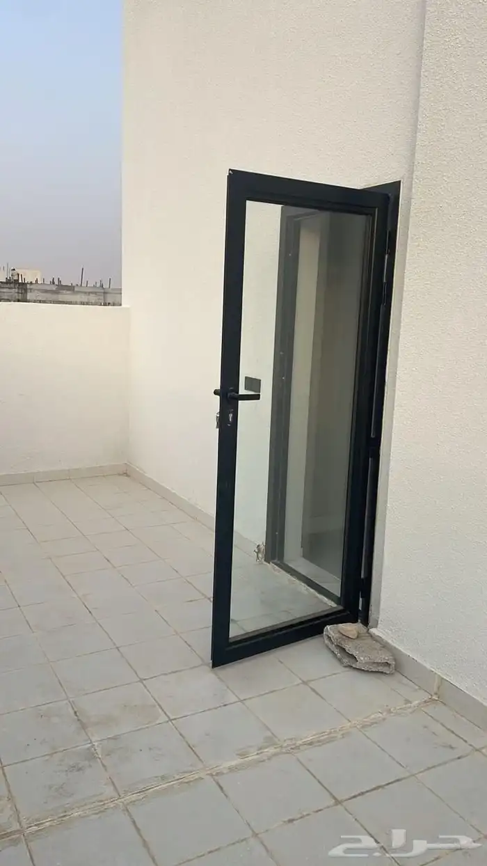 للإيجار فلة بالعارض 2
