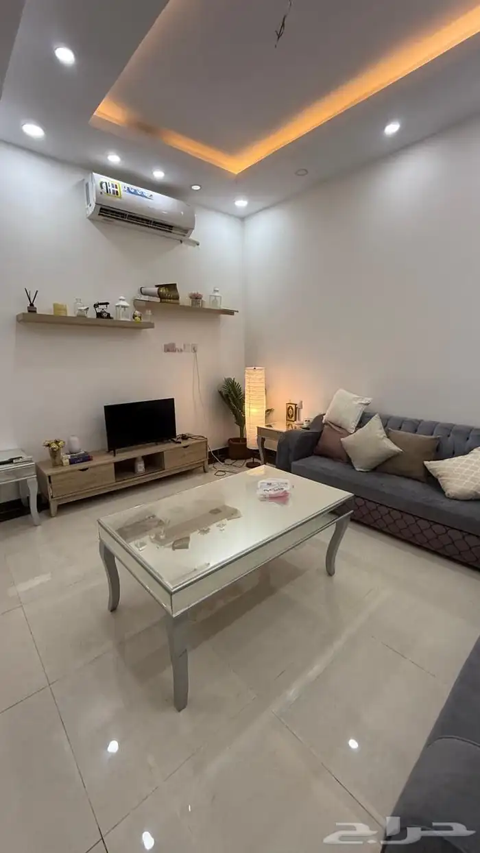 شقة دور ثاني للإجار الجدر الشرقي 8