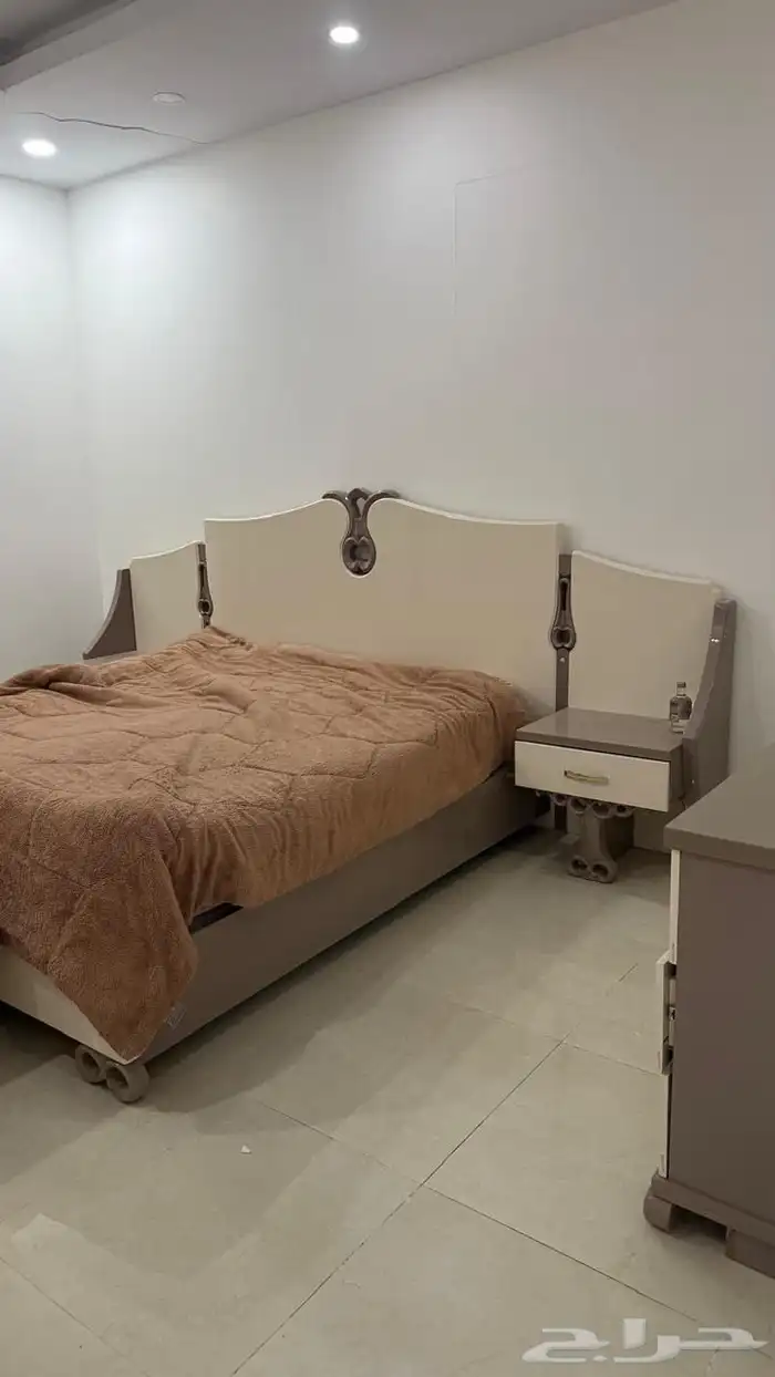 شقة دور ثاني للإجار الجدر الشرقي 1