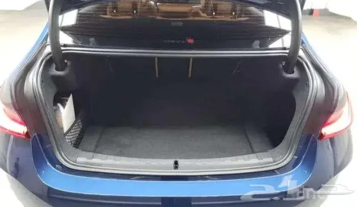 بي إم دبليو الفئة الثالثة 320i BMW 320i 2024 19
